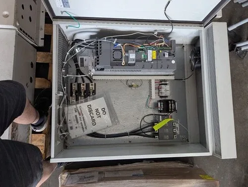 ABB 30hp Vfd Ach550-pdr-088a-2 100ka 88a 208-240v 3ph with disconnect 1 Y