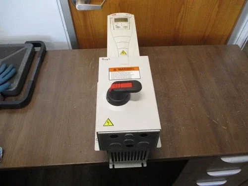 ABB ACH550 AC Drive ACH550-PDR-08A8-4 5HP 3Ph with Disconnect with Keypad 2