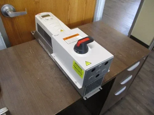 ABB ACH550 AC Drive ACH550-PDR-08A8-4 5HP 3Ph with Disconnect with Keypad