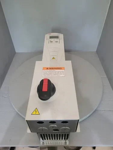 ABB ACH550-PDR-04A1-4 HVAC variable drive 2HP 1.5KW 380-480 V 4.1 Amps