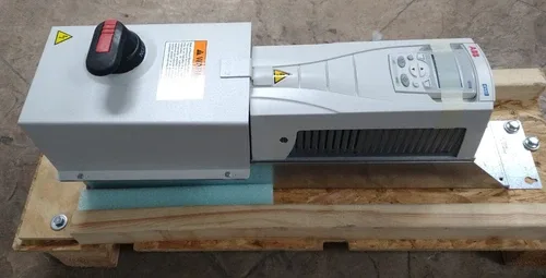 ABB ACH550-PDR-04A1-4 HVAC variable drive 2HP 1.5KW 380-480 V 4.1 Amps 5