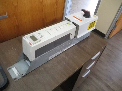 ABB ACH550 AC Drive ACH550-PDR-024A-2 7.5HP 3Ph with Keypad with Disconnect