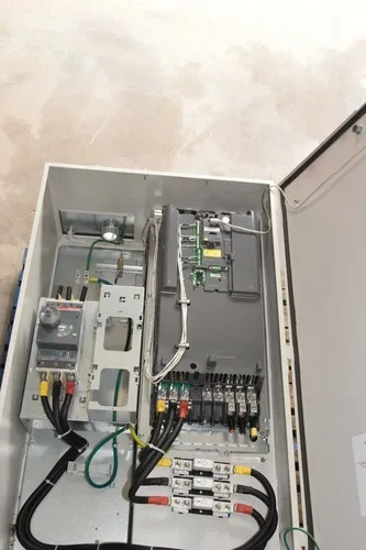 ABB ACH550-PCR-157A-4 157A 100kA 125Hp 3Ph Pump Drive 3
