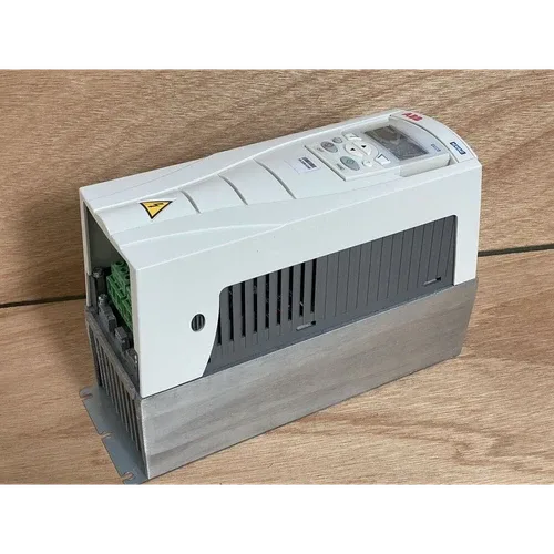 ABB ACH550-CARUH-04A1-4 VFD Variable Frequency Drive with Keyboard 3ph 460V 4.1A