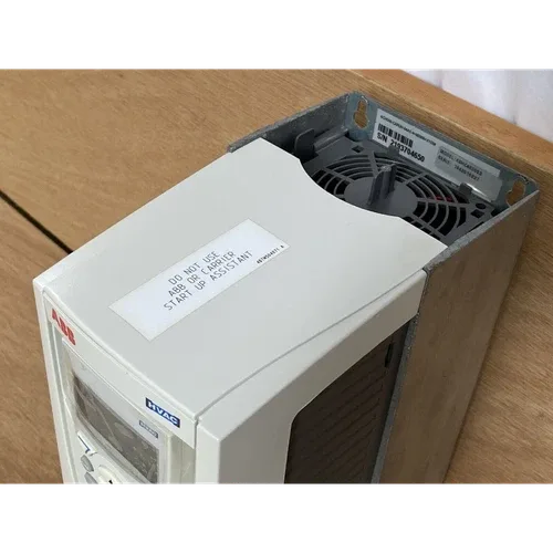 ABB ACH550-CARUH-04A1-4 VFD Variable Frequency Drive with Keyboard 3ph 460V 4.1A 4