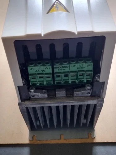 ABB ACH550-CARUH-015A-4+N2003 380/480 Vac 15.4 Amps Variable Frequency Drive 4