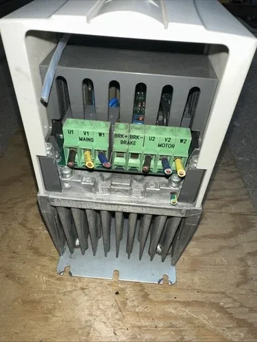 ABB ACH550-CARUH-015A-4 380/480 Variable Frequency Drive 3