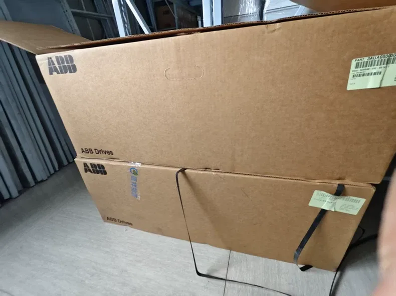 ABB ACH550-UH-031A-2 2