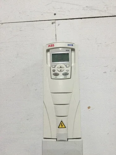 ABB ACH550-VC-06A9-4 HVAC Driver S/N 2042900157 3 PH 48-63HZ 380-480 VAC