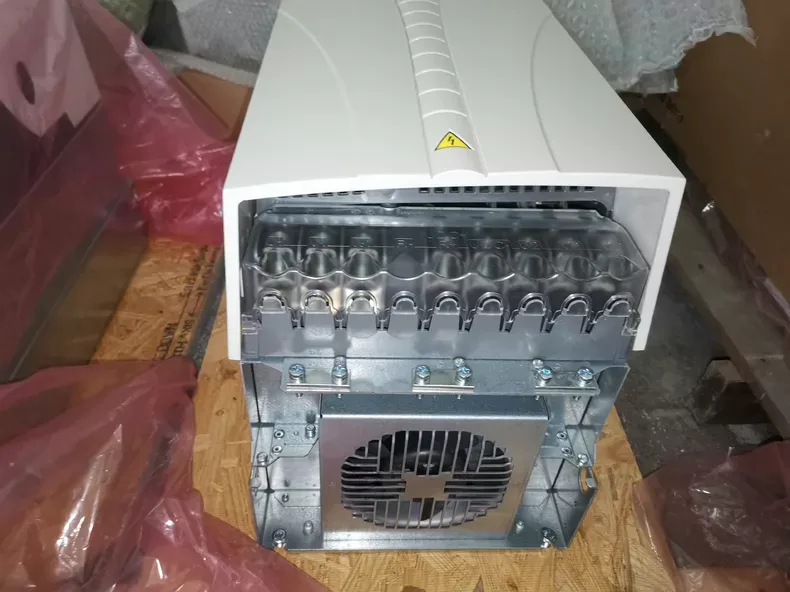 ABB ACH550-UH-077A-6 frequency converter 2