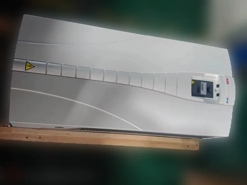 ABB ACH550-UH-157A-4 Frequency converter