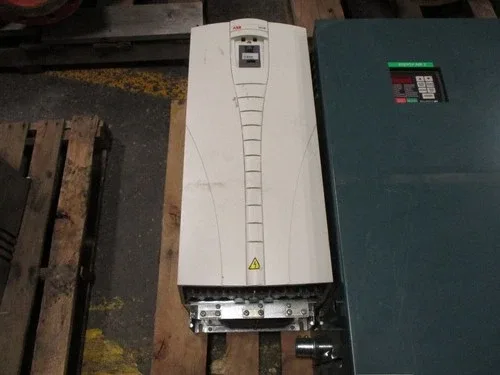 ABB ACH550 AC Drive ACH550-UH-221A-2 75HP * No Keypad * 2