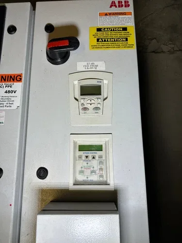 ABB VFD HVAC Drive ACH550-UO-03A3-4+J400 3Ph 2HP 480V 60Hz 3.4FLA 2