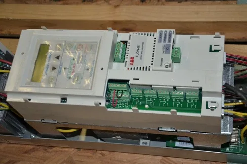 ABB ACH550-VCR-024A-2+F267+K452 24.2A 240V 7.5 HP Enclosed VFD 8188 - SA