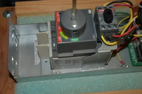 ABB ACH550-VCR-024A-2+F267+K452 24.2A 240V 7.5 HP Enclosed VFD 8188 - SA 3