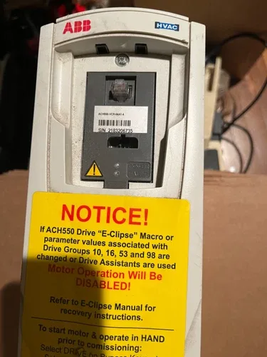 ABB ACH550-VCR-04A1-4 / ACX550U004A14+P901 HVAC DRIVE PRE-OWNED 2