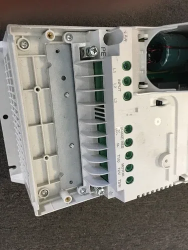 ABB ACH580 AC Drive ACH580-01-034A-4+P922 missing cover 4