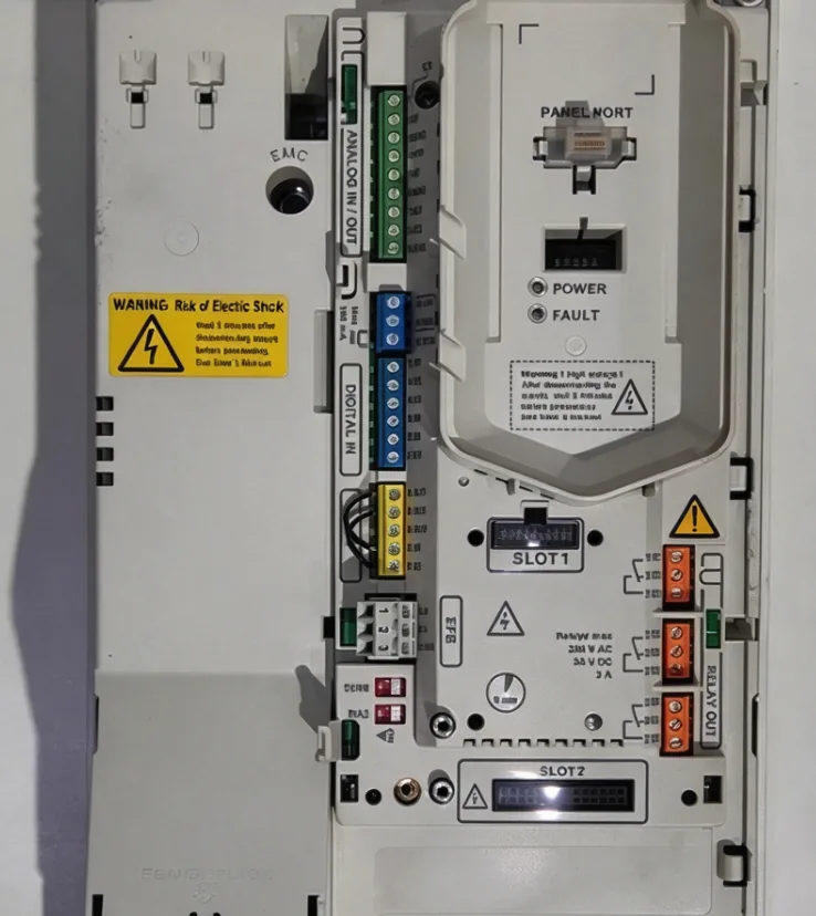 ABB AC Drive ACH580-01-027A-4+P922 20HP 3Ph 27A 400/480VAC AVM 204 2