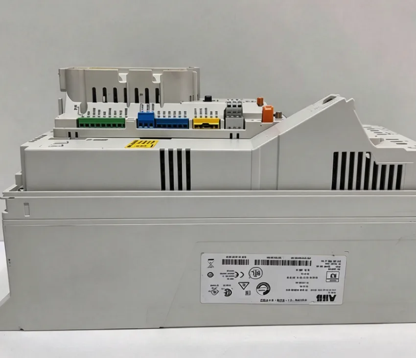 ABB AC Drive ACH580-01-027A-4+P922 20HP 3Ph 27A 400/480VAC AVM 204 3