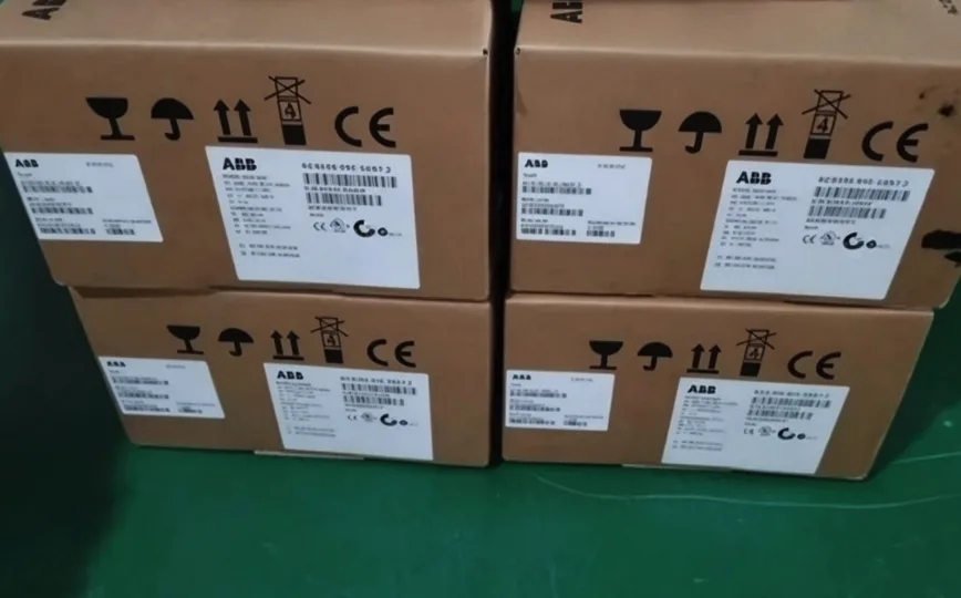 ABB ACS150-01E-04A7-2 Inverter AC200V ~ 240V 0.75KW 4