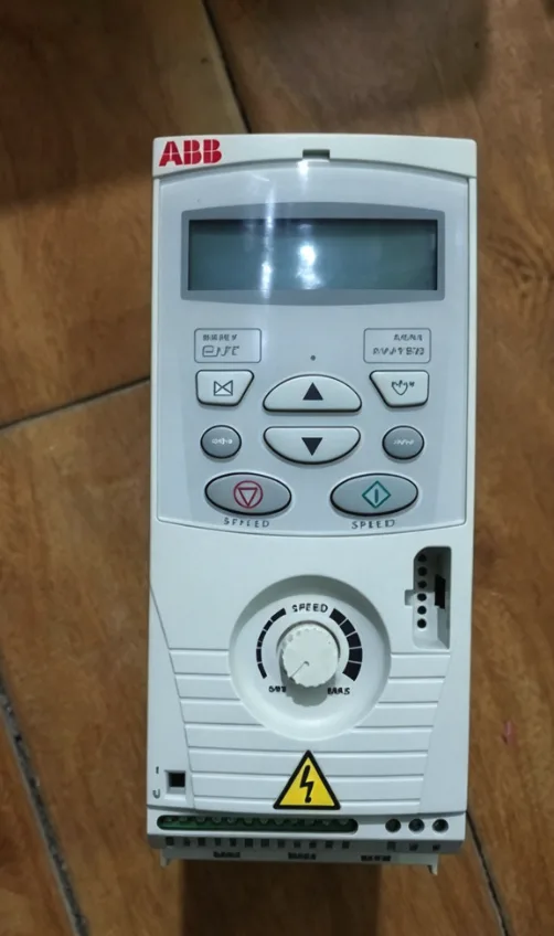 ABB ACS150 series ACS150-03E-04A7-2 Inverter 0.75KW 220V
