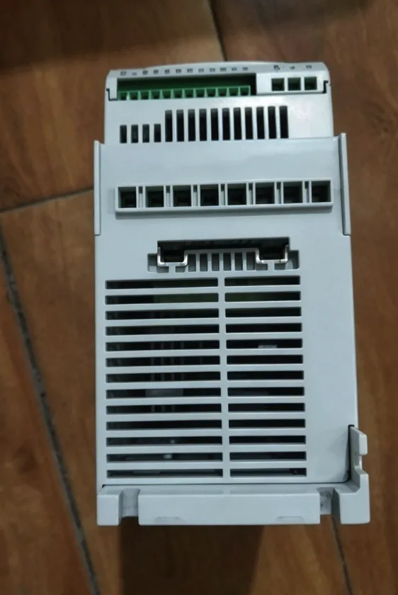 ABB ACS150 series ACS150-03E-04A7-2 Inverter 0.75KW 220V 3