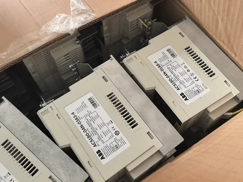 ABB ACS180-04N-03A3-4 Frequency Converter