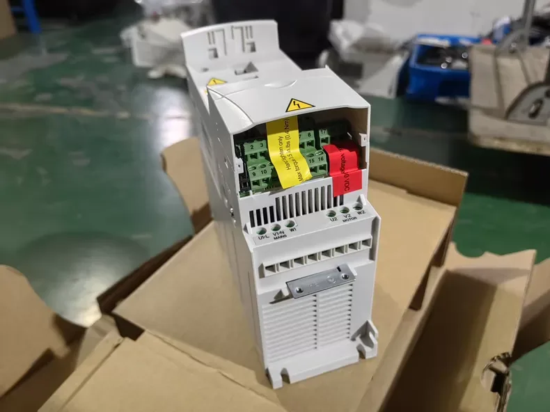 ABB ACS310-03E-02A1-4 Inverter 3