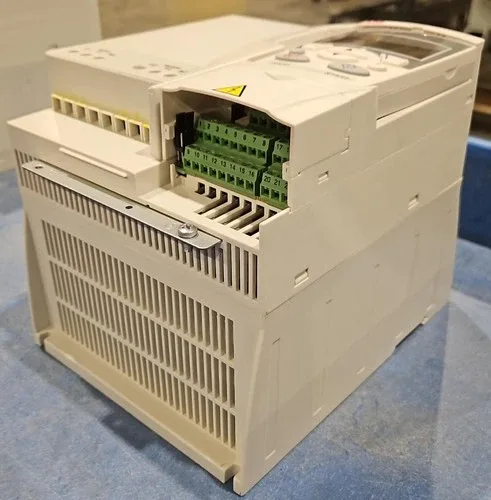 ABB ACS310-03U-26A8-2+J400 VFD 7.5HP 26A - 4