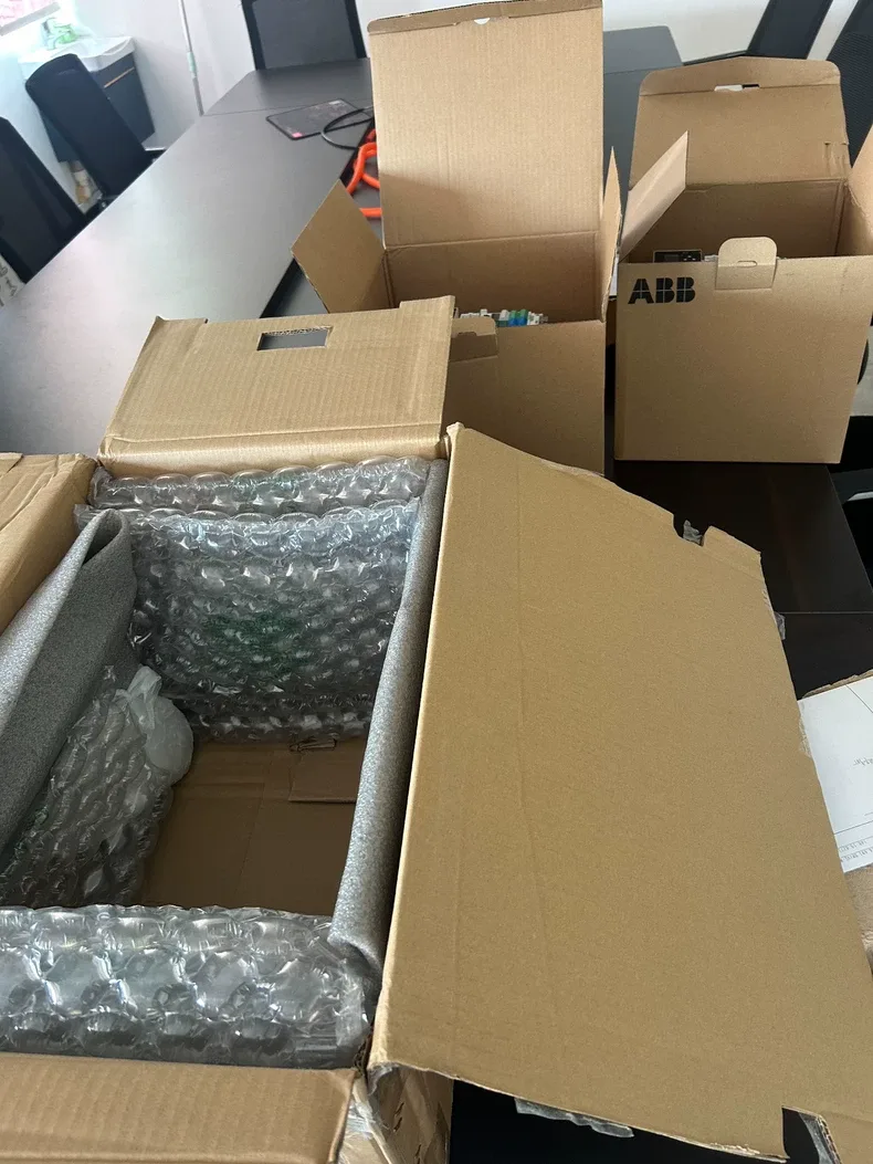 ABB Inverter ACS355-03E-04A7-2 3P AC200V ~ 240V 0.75KW 4