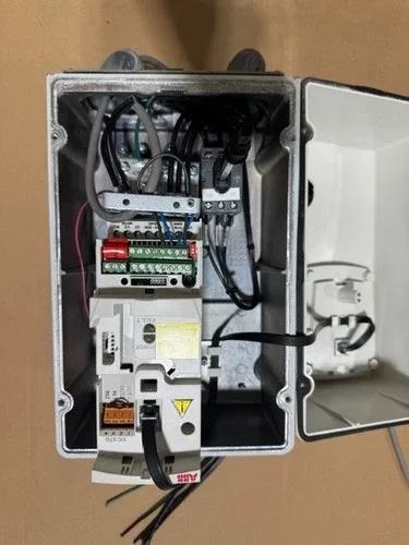 ABB 1/2 HP AC VARIABLE FREQUENCY DRIVE 480V ACS355-03U-01A2-4+B063+F278+F278 3