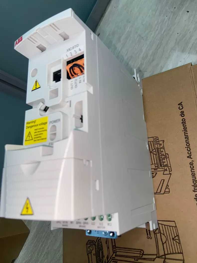 ABB ACS355-03E-05A6-4+J404
