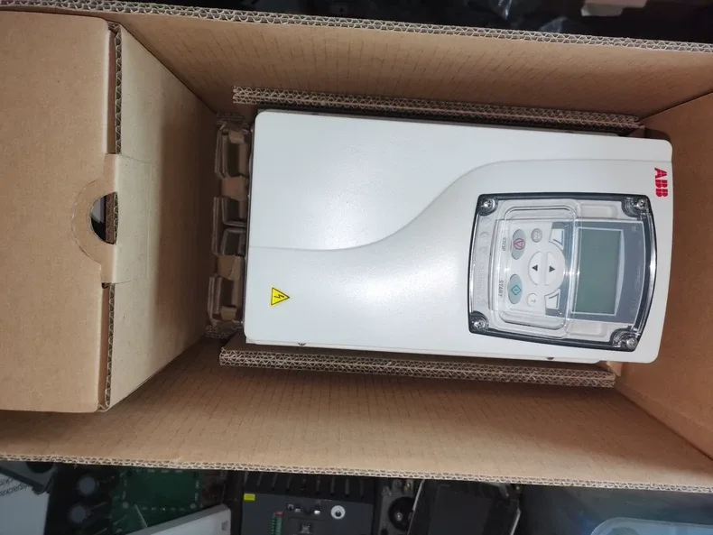ABB Inverter ACS355-03E-02A4-4+B063 ^
