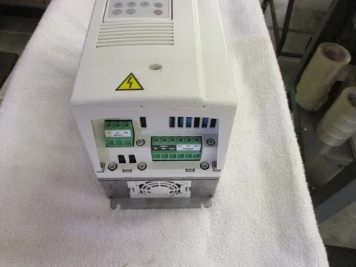ABB ACS800 AC Drive 3HP 380-500V ACS800-01-0004-5+E202+0J400 2