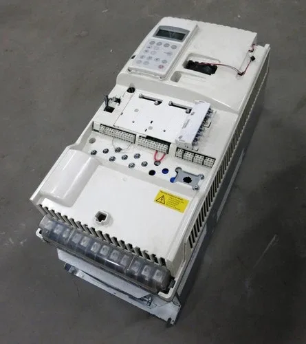 ABB ACS800-04-0060-5 60HP AC VS Drive 480V 79A 60 HP ACS-800 ACS8000400605