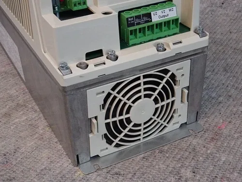 ABB ACS800 ACS800-104-0020-3+Q950 15kW 34A 2