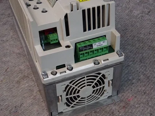 ABB ACS800 ACS800-104-0020-3+Q950 15kW 34A 4