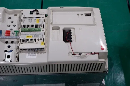 ABB Industrial Drives Acs800 Inverter 500V 65A Acs800-104-0050-5+N652 Acs8001040 2