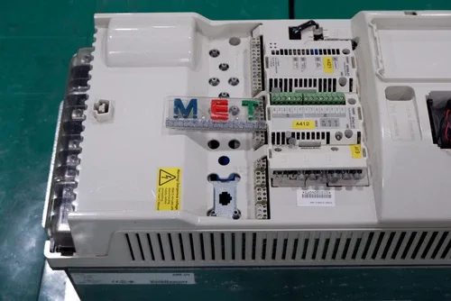 ABB Industrial Drives Acs800 Inverter 500V 65A Acs800-104-0050-5+N652 Acs8001040 3