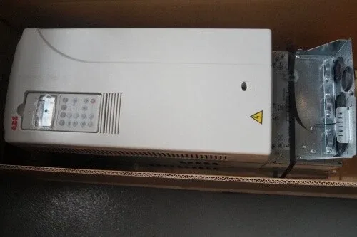 ABB Acs800-31-0016-3+E200 Frequency Converter With Control Panel