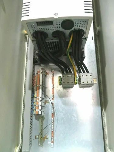 ABB ACS800-31-0100-3 Frequency Inverter 90kW 165A 125kW Inverter IP21 4