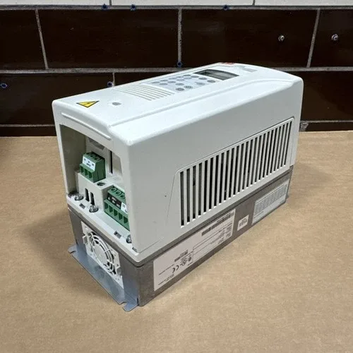 ABB ACS800-U1-0003-2+P901 Variable Frequency Drive 2Hp 208/240VAC 2