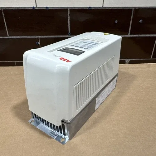 ABB ACS800-U1-0003-2+P901 Variable Frequency Drive 2Hp 208/240VAC 4