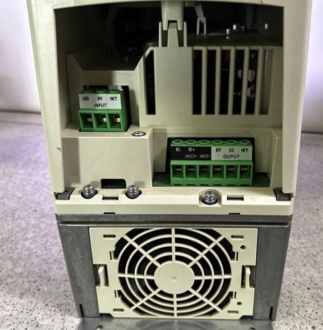 ABB DRIVE ACS800-U1-0006-2 3