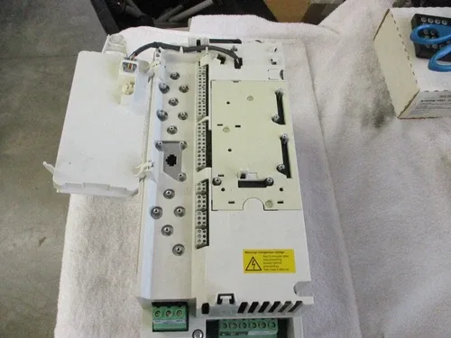 ABB ACS800 AC Drive 5HP 208-240V ACS800-U1-0006-2+P901 (2) 3