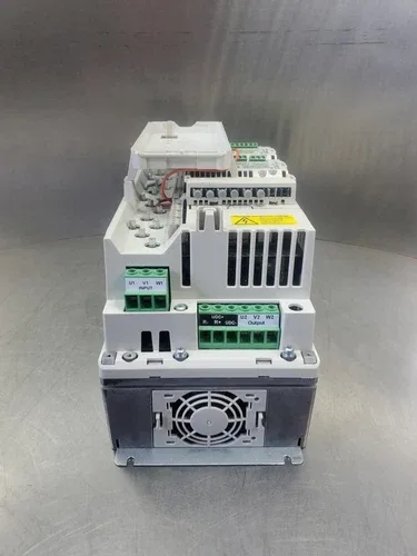 ABB ACS800-U1-0009-5+N685+P901 Drive 7.5HP 10A 3PH 1D-15.1 2