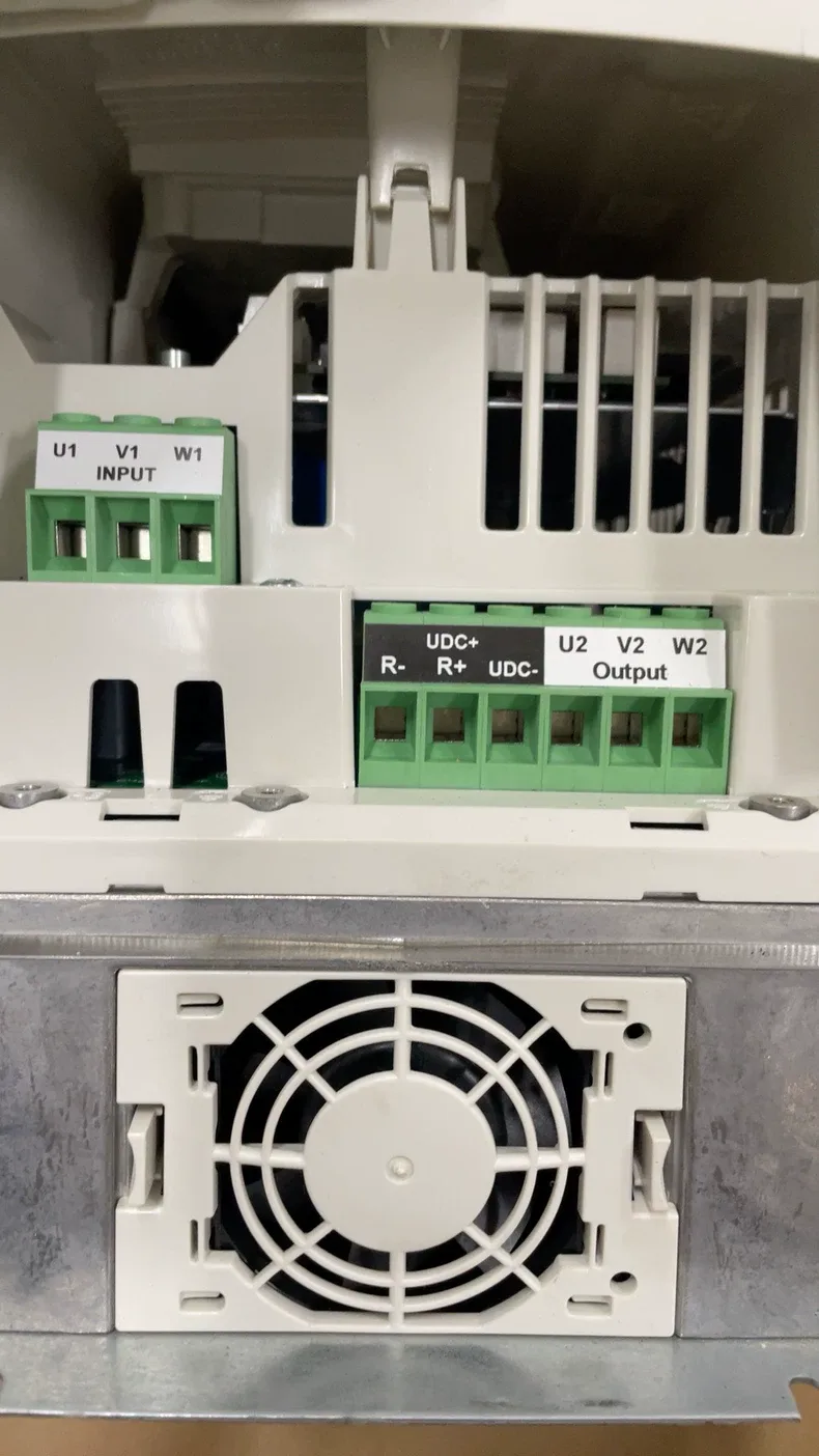 ABB ACS800-U1-0009-5+P901 Frequency Converter 2