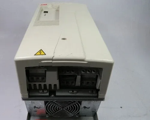 ABB ACS800-U1-0011-7 AC Drive * No Power Cracked Face Plate * AS IS