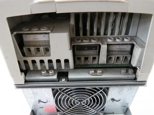 ABB ACS800-U1-0011-7 AC Drive * No Power Cracked Face Plate * AS IS 4