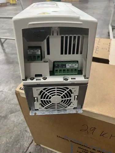 ABB ACS800-U1-0016-5+P901 Variable Frequency Drive 3-Phase ACS800U100165P901 2
